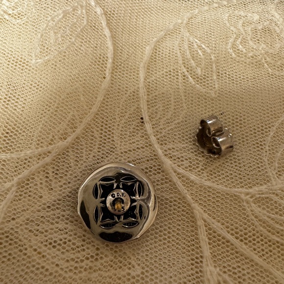 David Yurman Classic sculpted Stud earrings - Picture 4 of 12